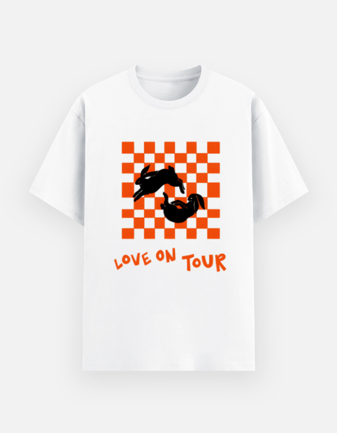 Love On Tour - Basic T-Shirt