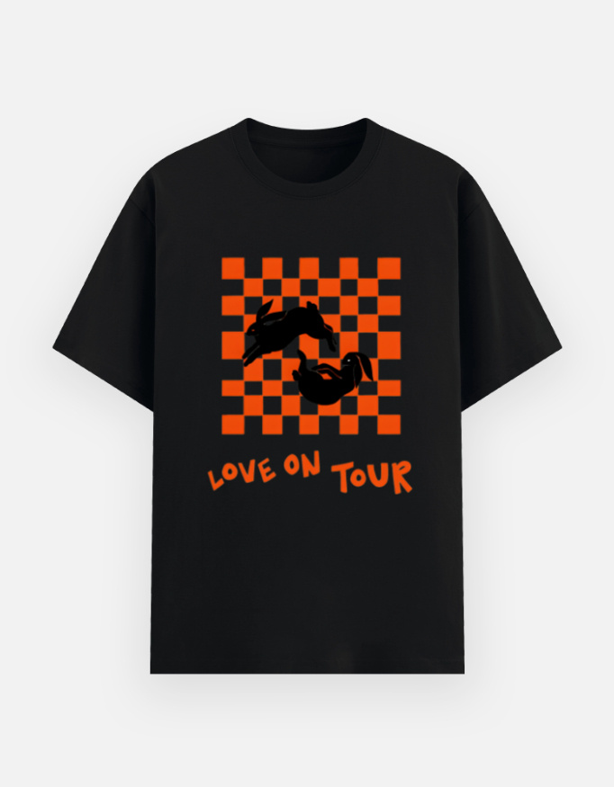 Love On Tour - Basic T-Shirt